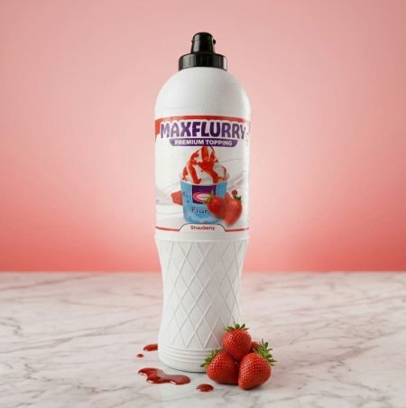 Butelka polewy Maxflurry o smaku Shaurberry z truskawkami, idealna do lodów i deserów